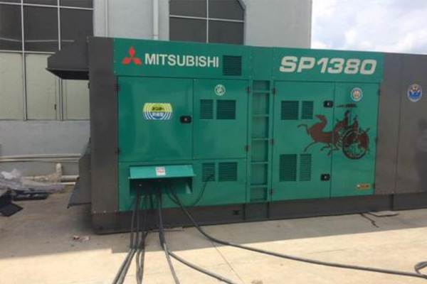 大名为什么有些柴油发电机组的输出电压可以调节？