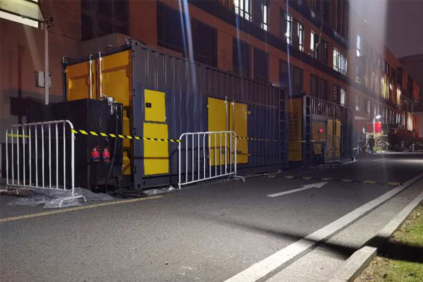 大名柴油发电机组的输出电压是如何调节的？