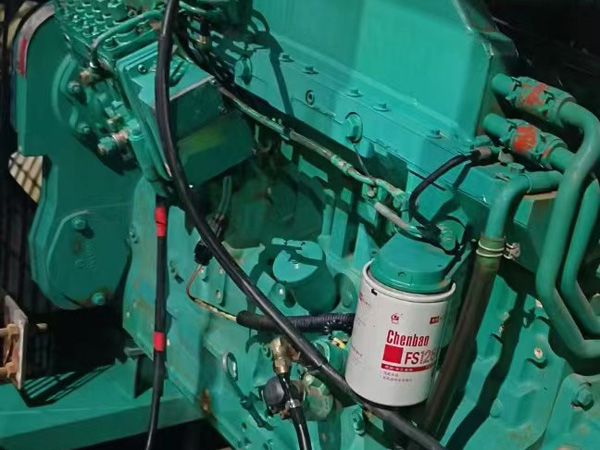 大名如何确定新的发电机组控制系统是否与原系统兼容？