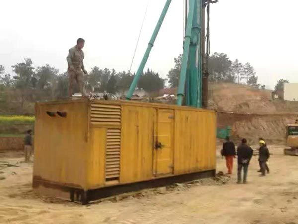 大名如何判断水冷式机油散热器密封件是否需要更换？